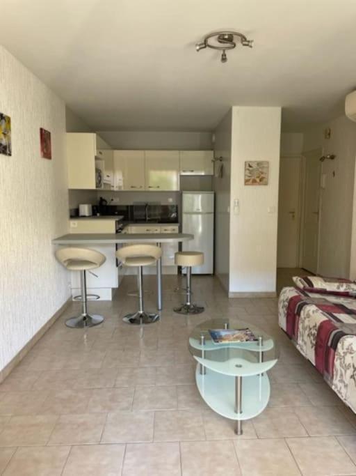 Bel Appartement Proche Du Port ซานารี-ซูร์-แมร์ ภายนอก รูปภาพ